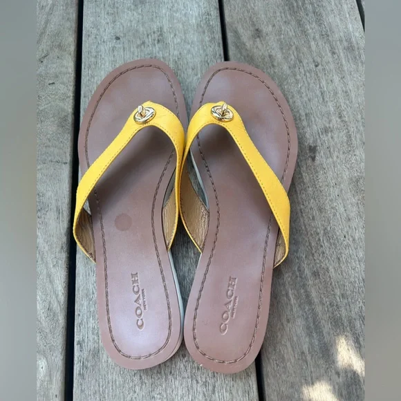 COACH Shelly Turnlock Flip Flop Sandal Yellow Leather Women's Slippers Sz 6.5